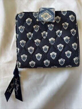 VERA BRADLEY  RETIRED BIFOLD WALLET.